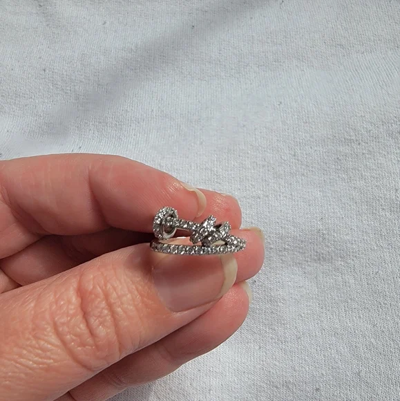 KC Chic ear cuff - Picture 2 of 4